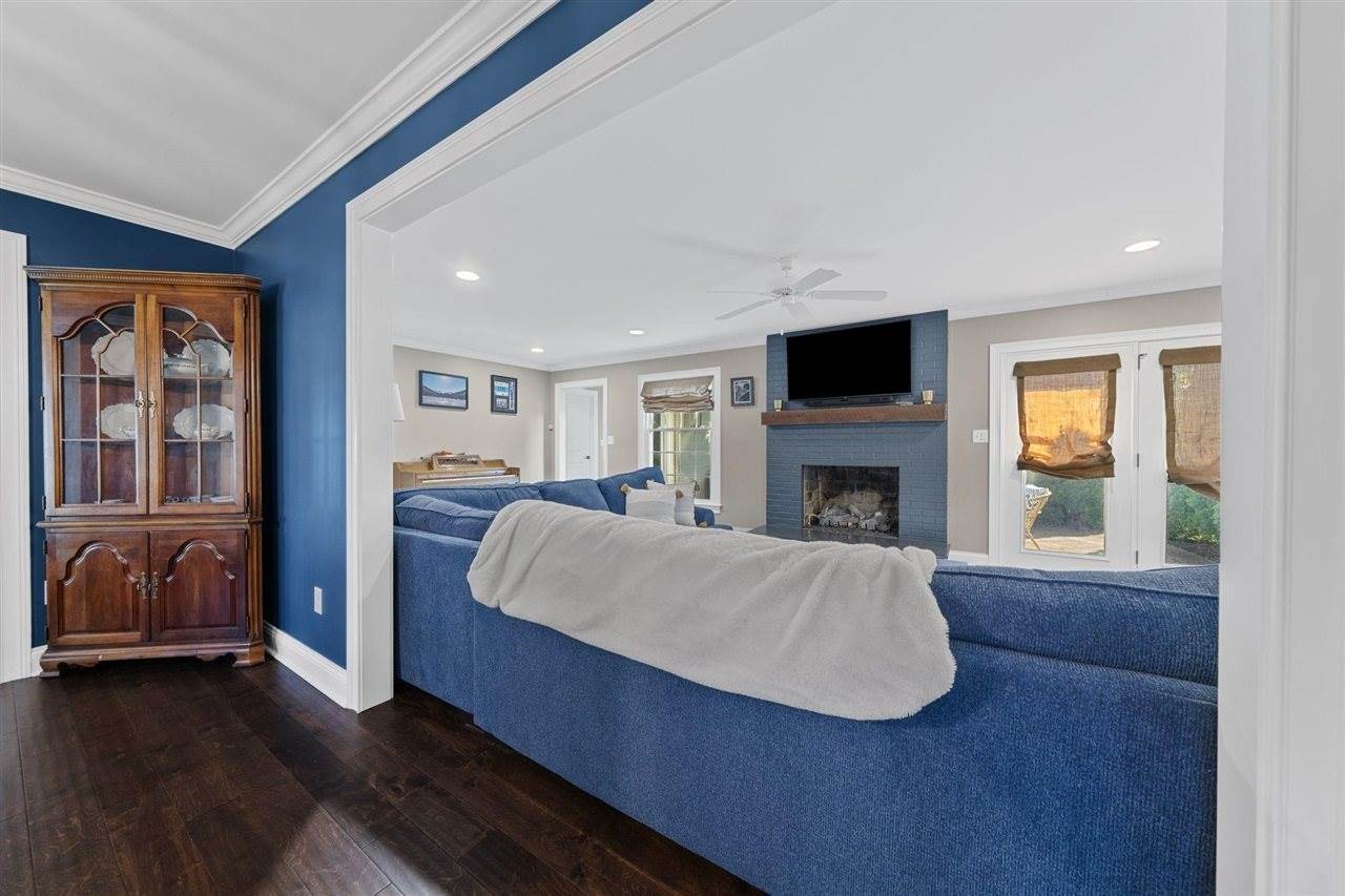 702 Wedgewood Circle, Bowling Green, KY 42103