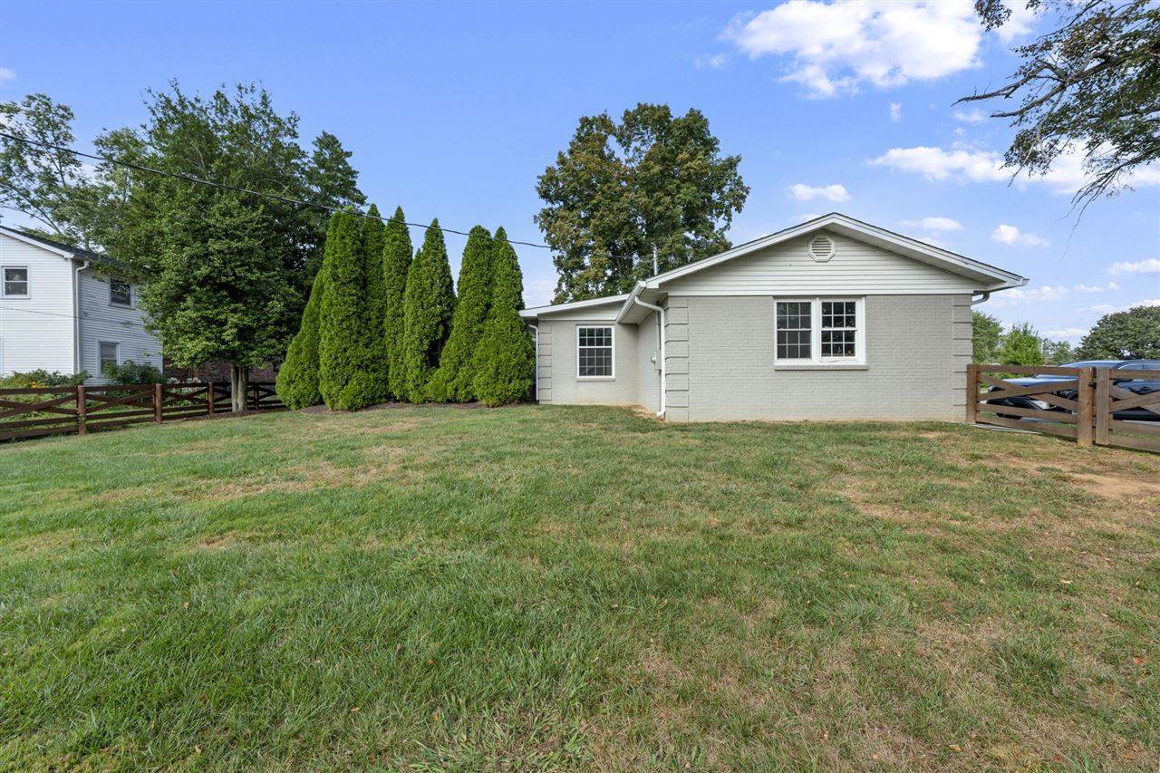 702 Wedgewood Circle, Bowling Green, KY 42103