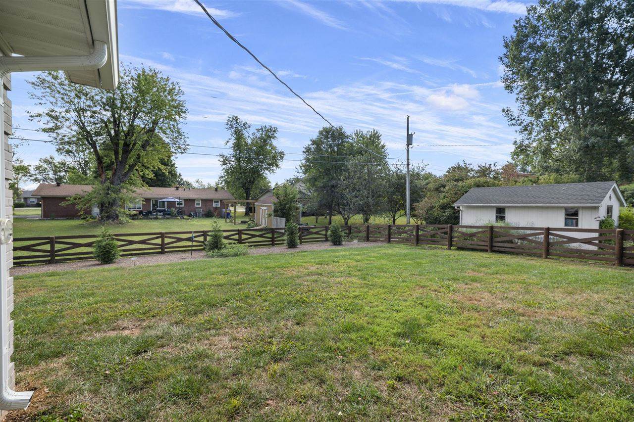 702 Wedgewood Circle, Bowling Green, KY 42103