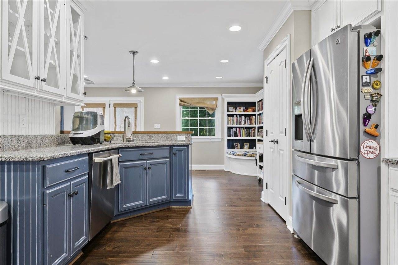 702 Wedgewood Circle, Bowling Green, KY 42103