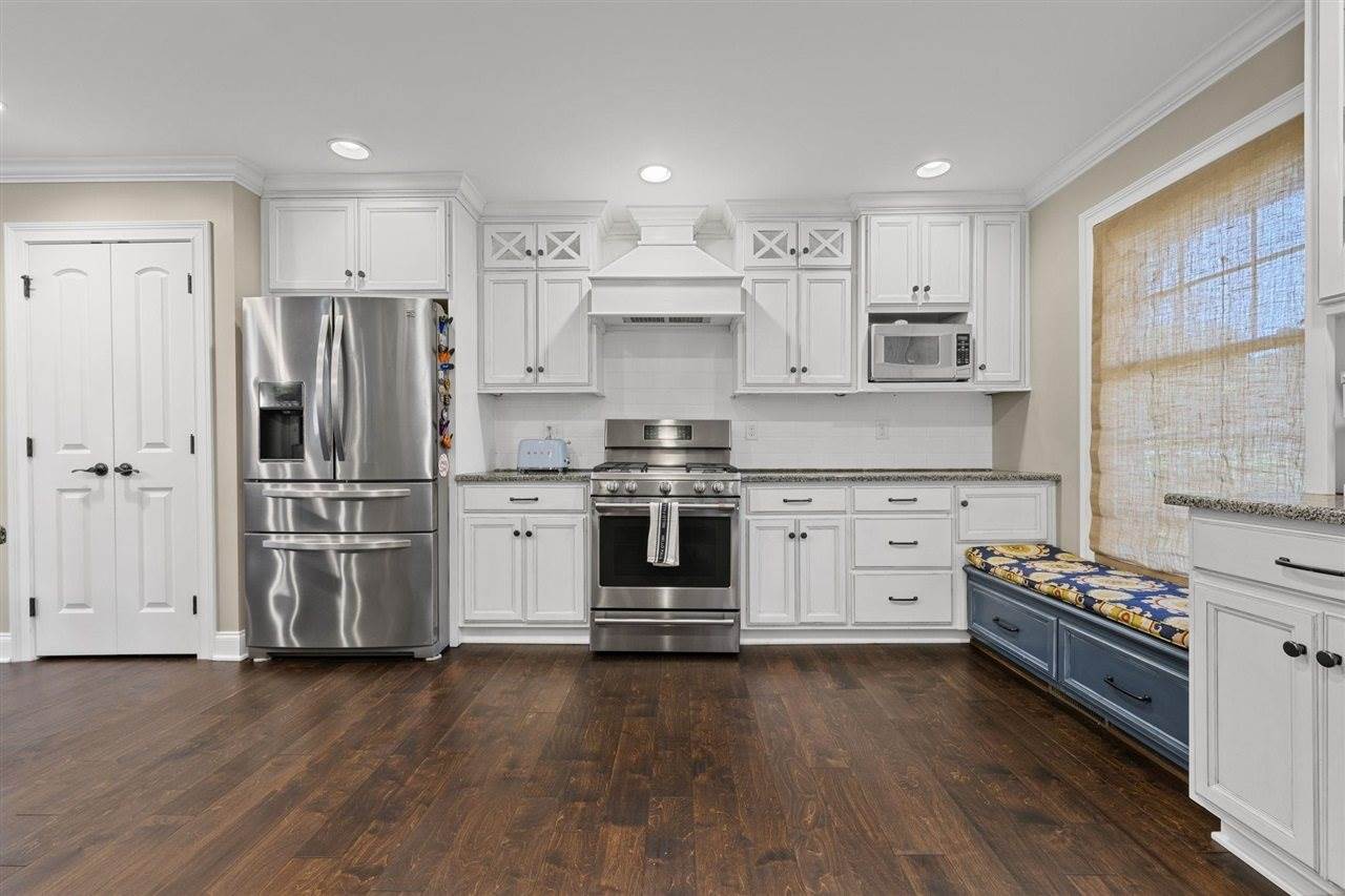 702 Wedgewood Circle, Bowling Green, KY 42103