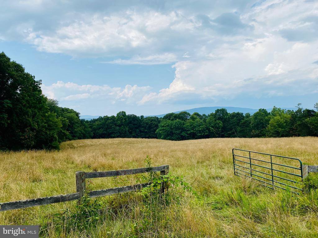 914 Plains Road, Paw Paw, WV 25434