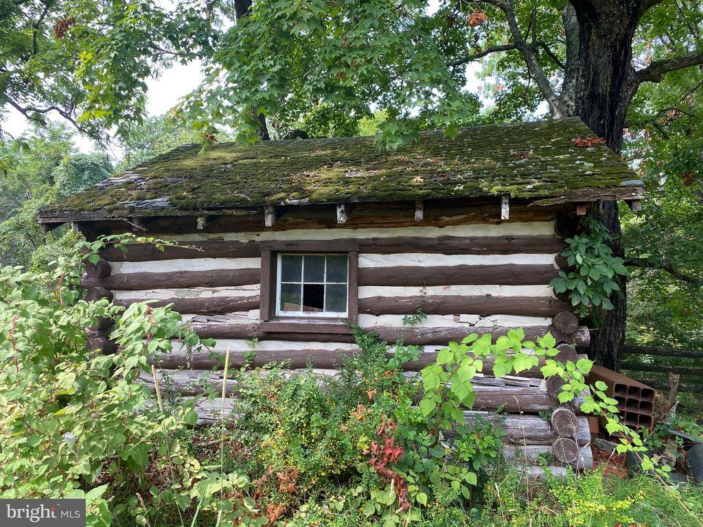 914 Plains Road, Paw Paw, WV 25434