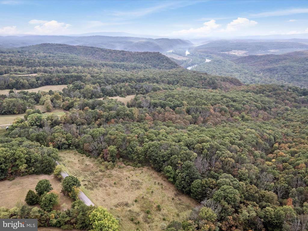 914 Plains Road, Paw Paw, WV 25434