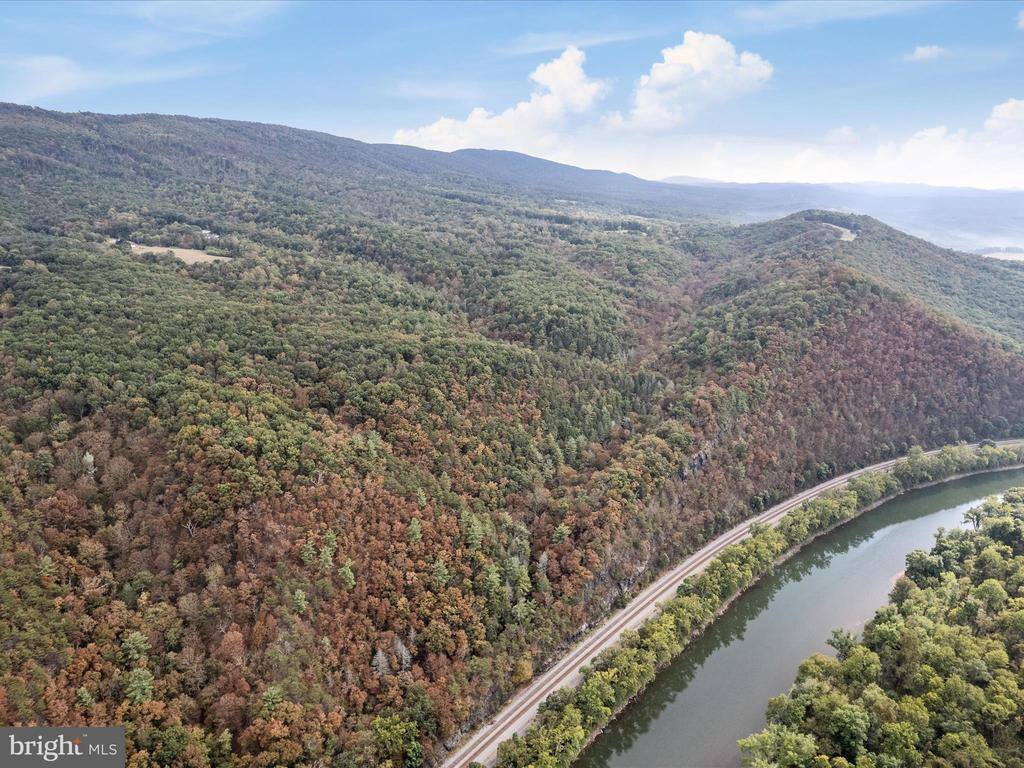 914 Plains Road, Paw Paw, WV 25434