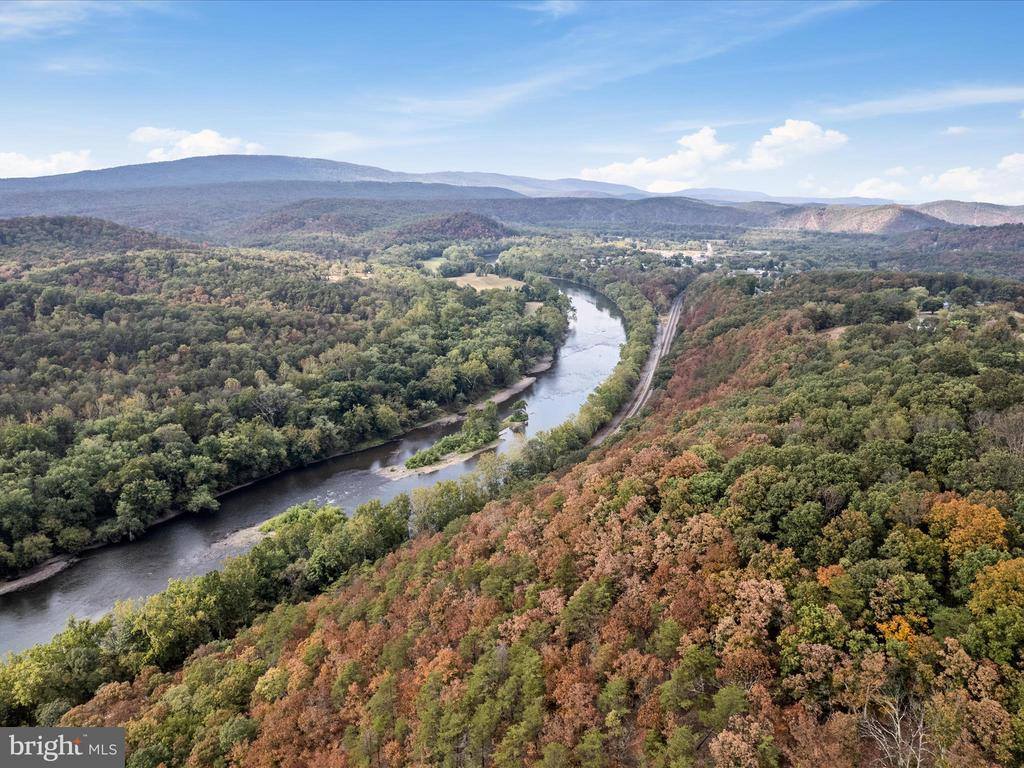 914 Plains Road, Paw Paw, WV 25434