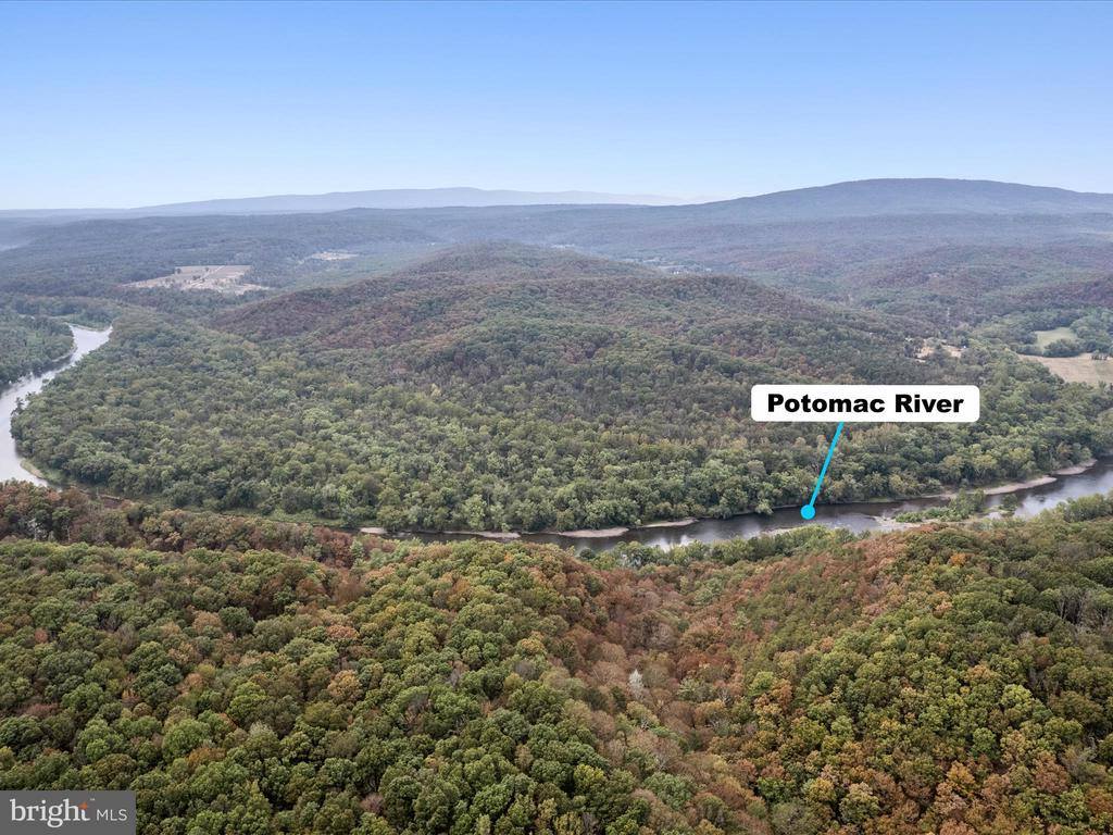 914 Plains Road, Paw Paw, WV 25434