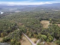 914 Plains Road, Paw Paw, WV 25434