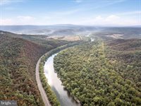 914 Plains Road, Paw Paw, WV 25434