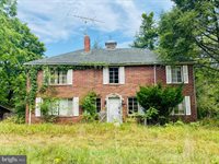 914 Plains Road, Paw Paw, WV 25434