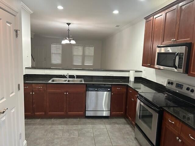 5562 Colonial Chatsworth Circle, North Charleston, SC 29418