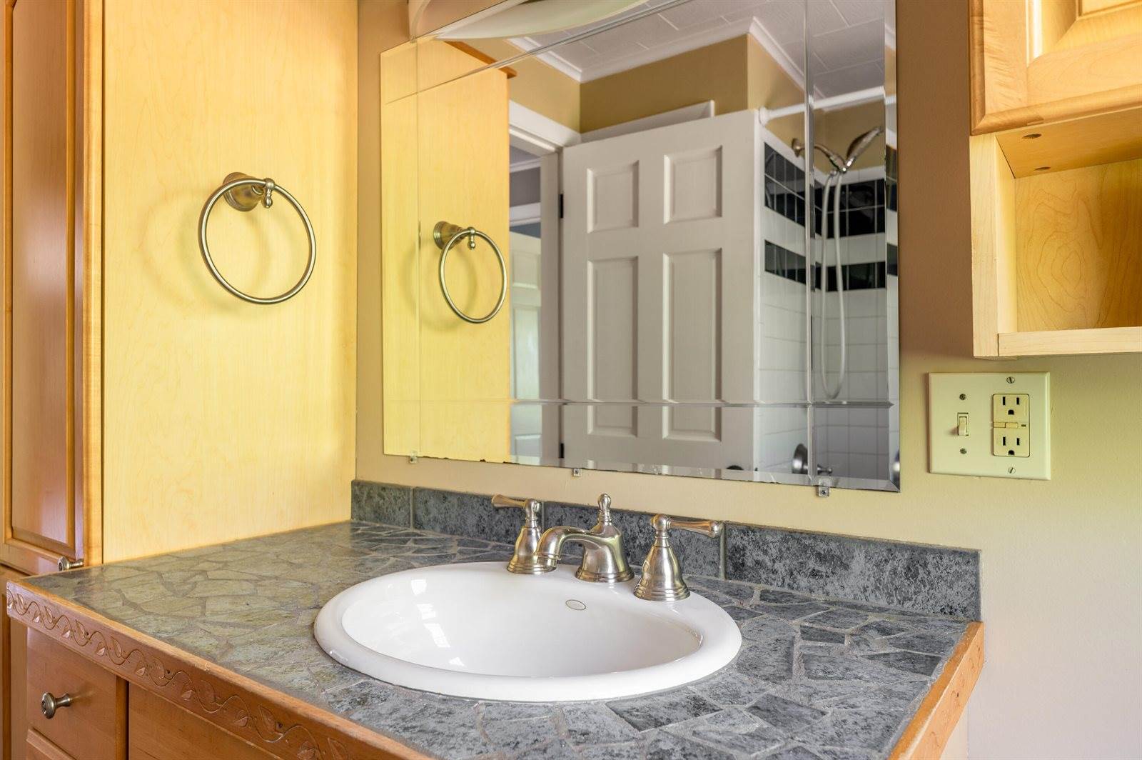 49 Perry Road, Hampden, ME 04444