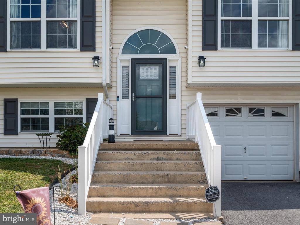 204 Wallace Avenue, Inwood, WV 25428