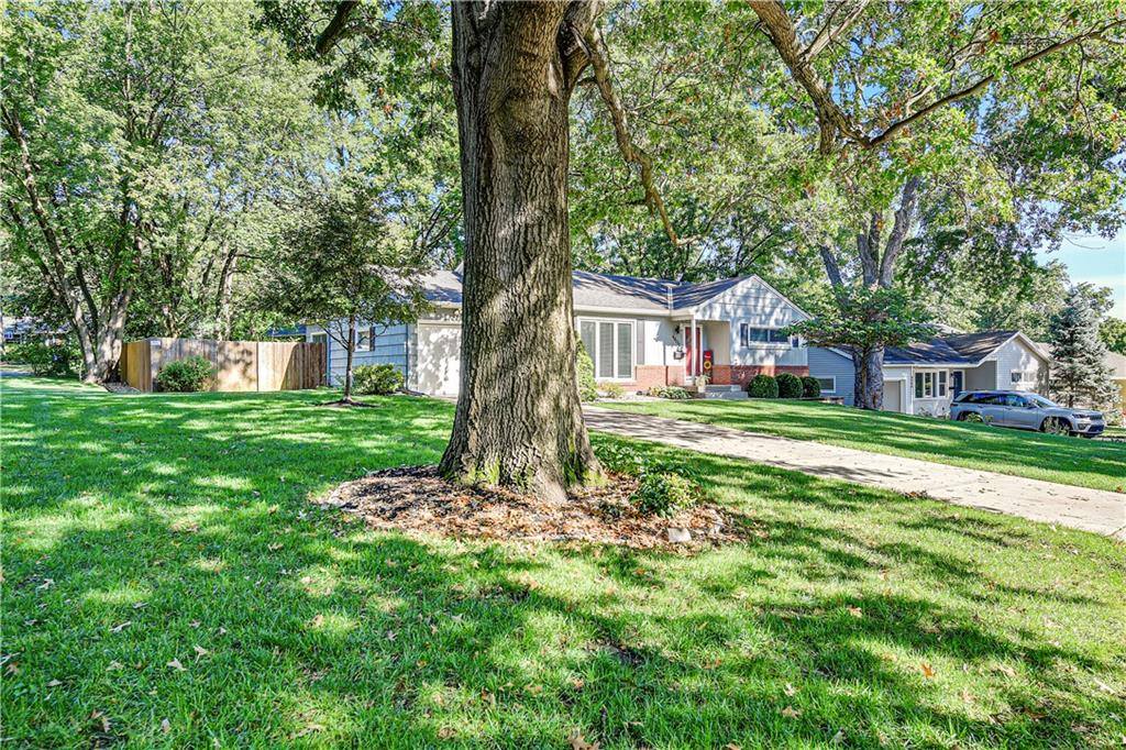 4804 West 76th Street, Prairie Village, KS 66208