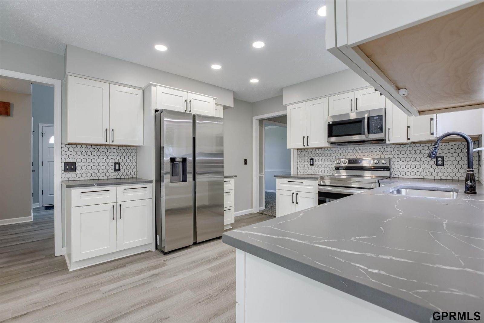 15747 Charles Street, Omaha, NE 68118