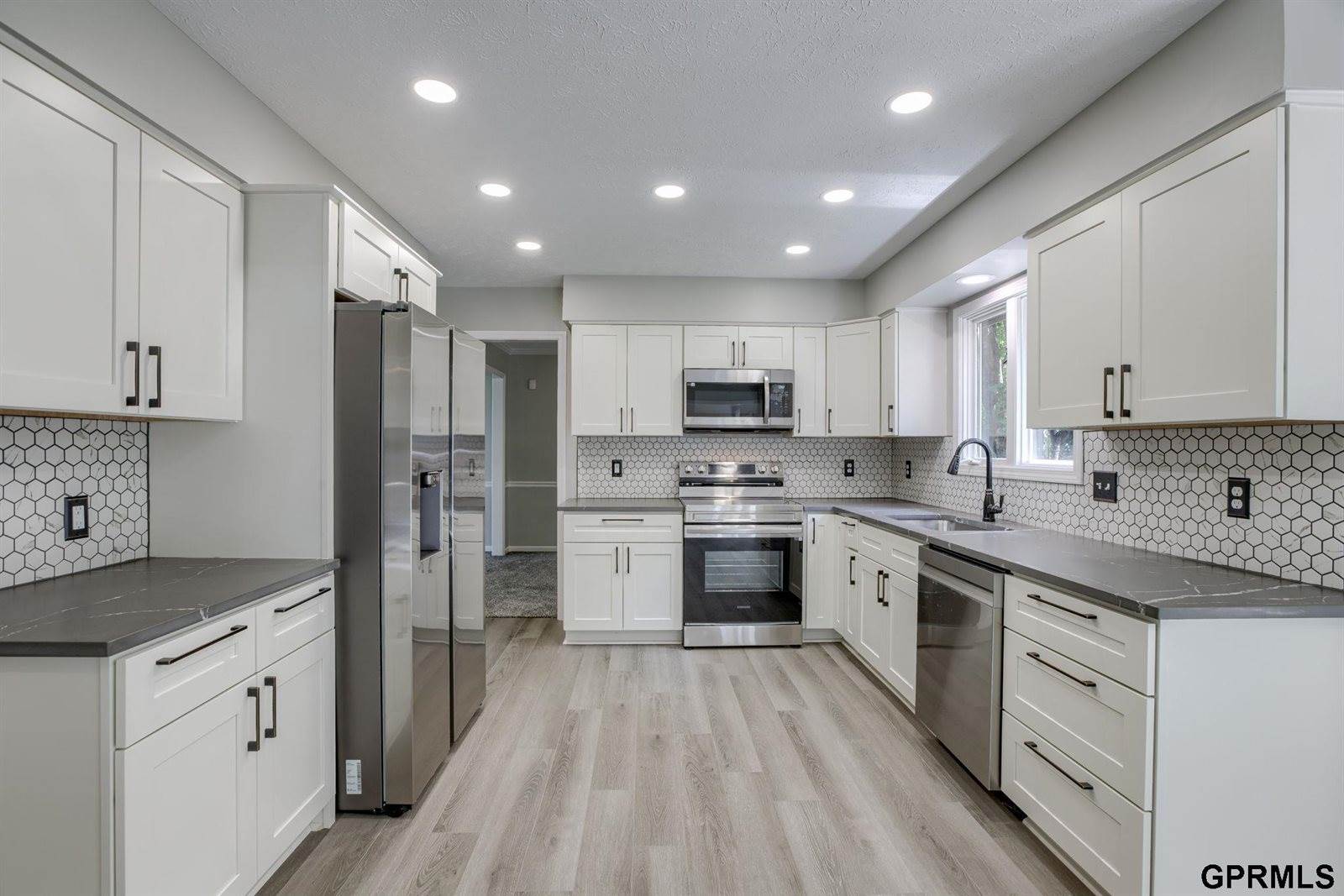 15747 Charles Street, Omaha, NE 68118