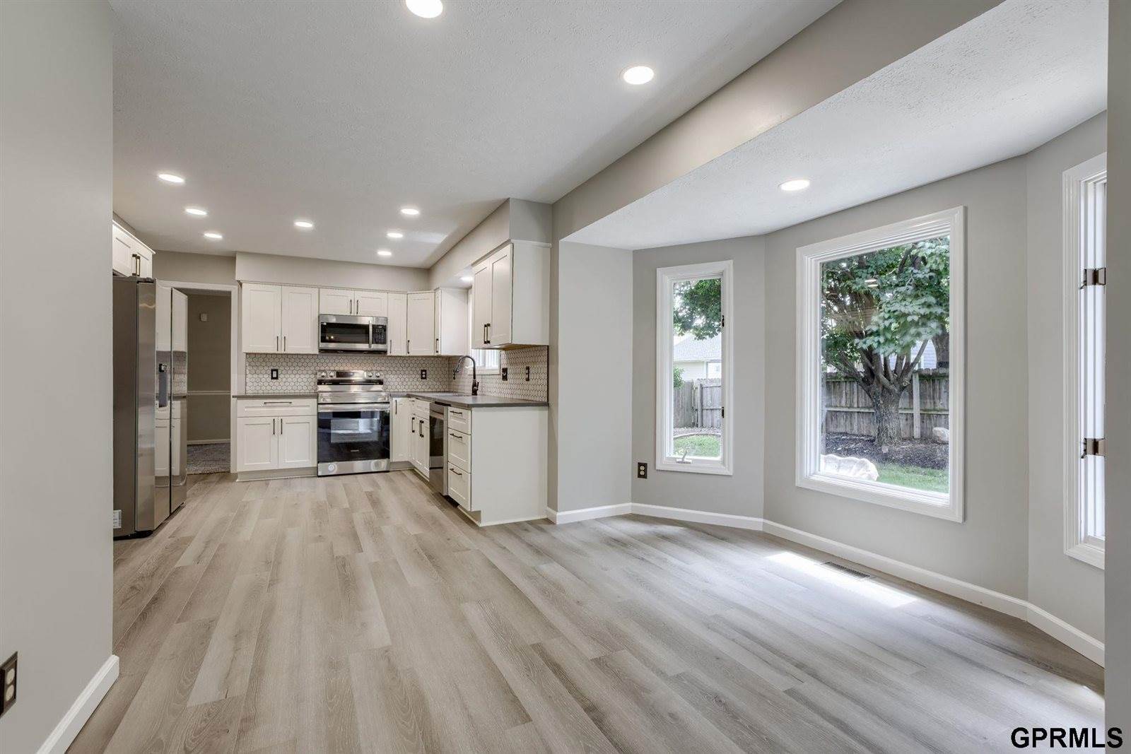 15747 Charles Street, Omaha, NE 68118