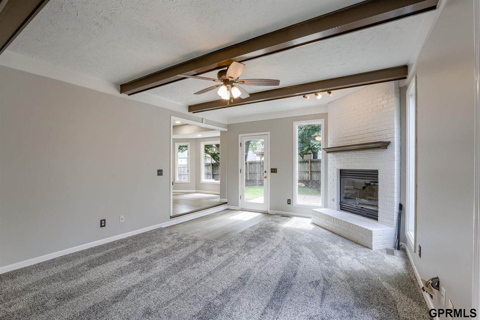 15747 Charles Street, Omaha, NE 68118