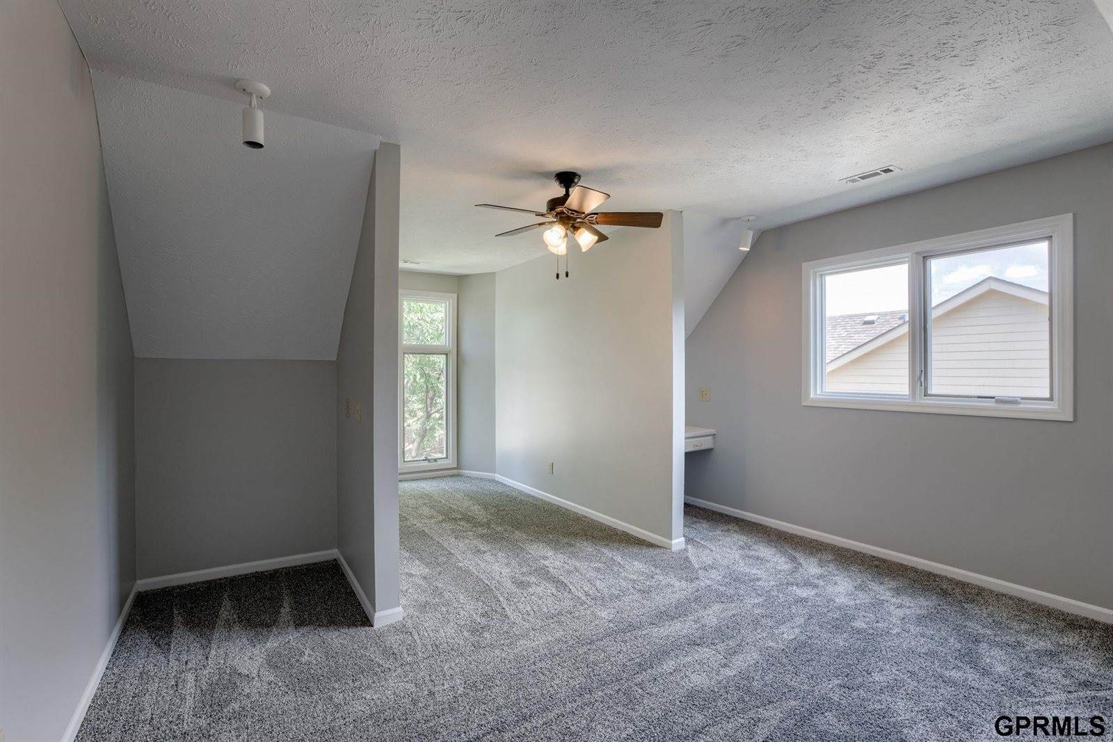 15747 Charles Street, Omaha, NE 68118