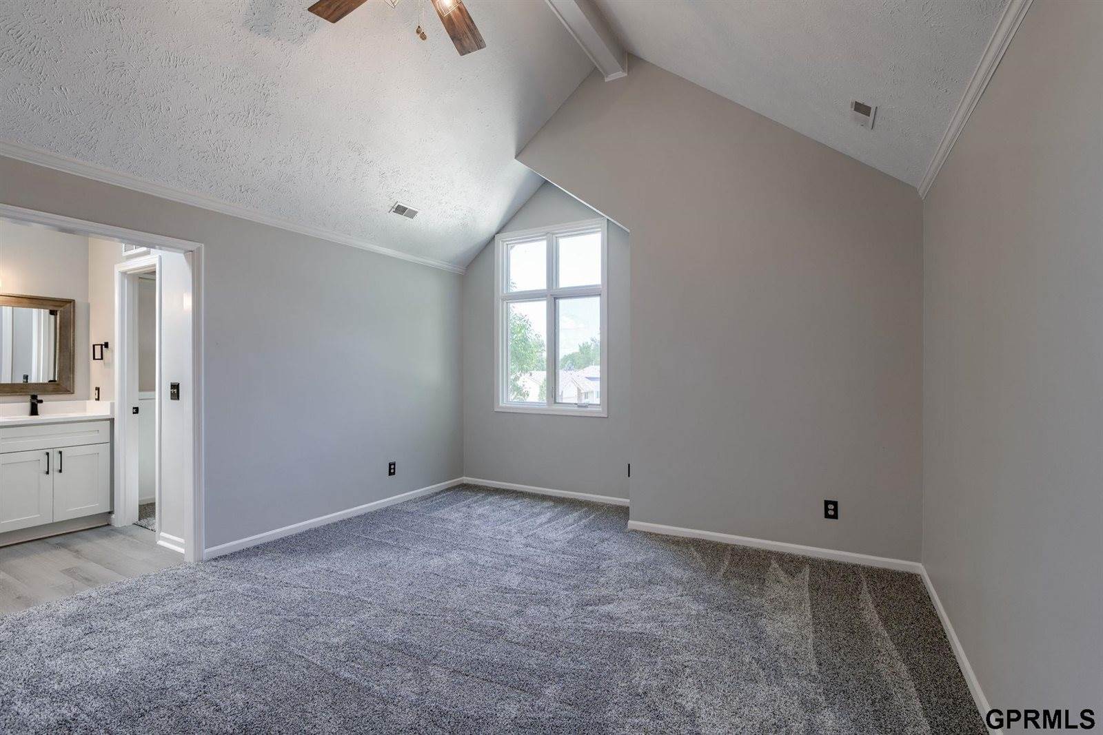 15747 Charles Street, Omaha, NE 68118