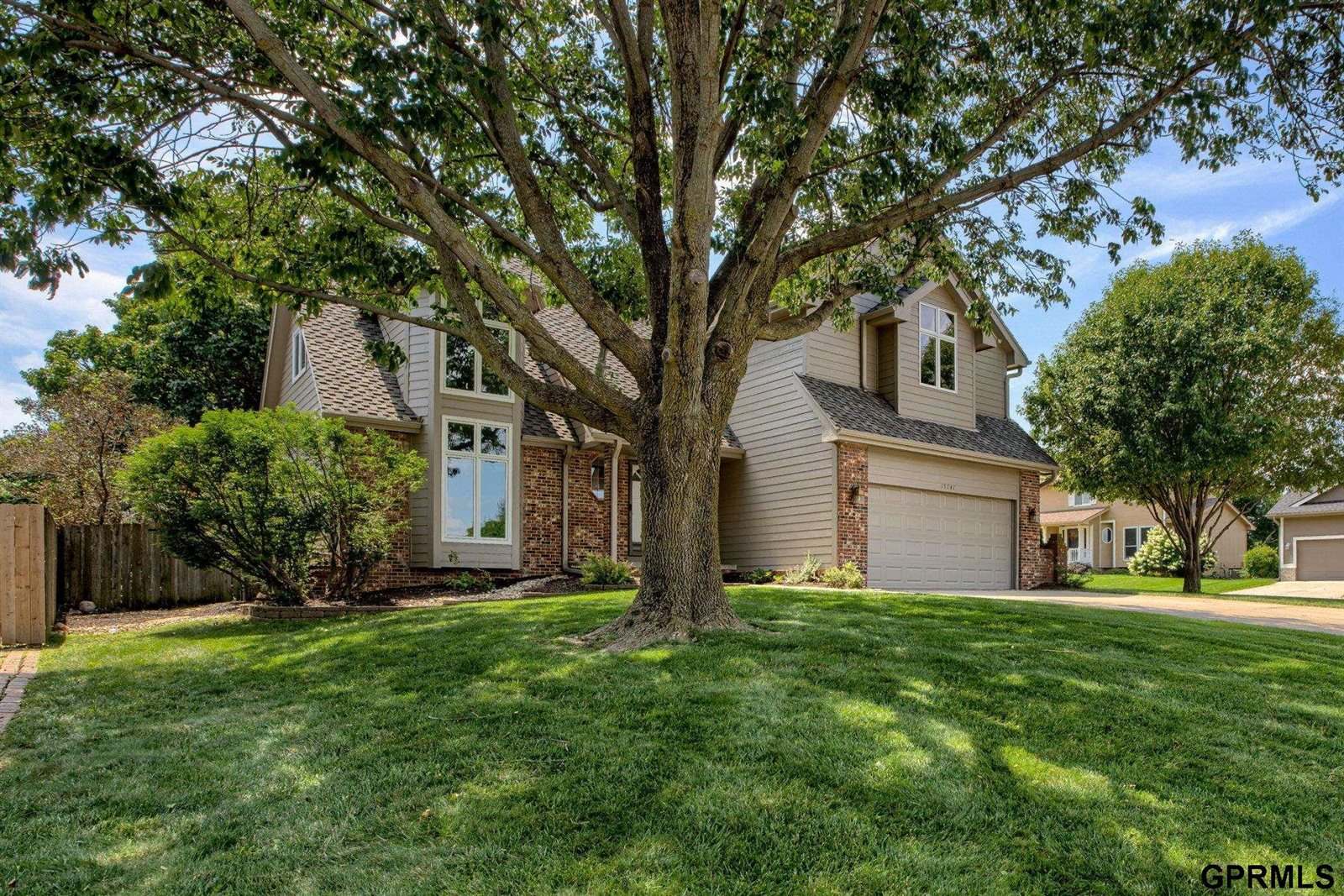 15747 Charles Street, Omaha, NE 68118