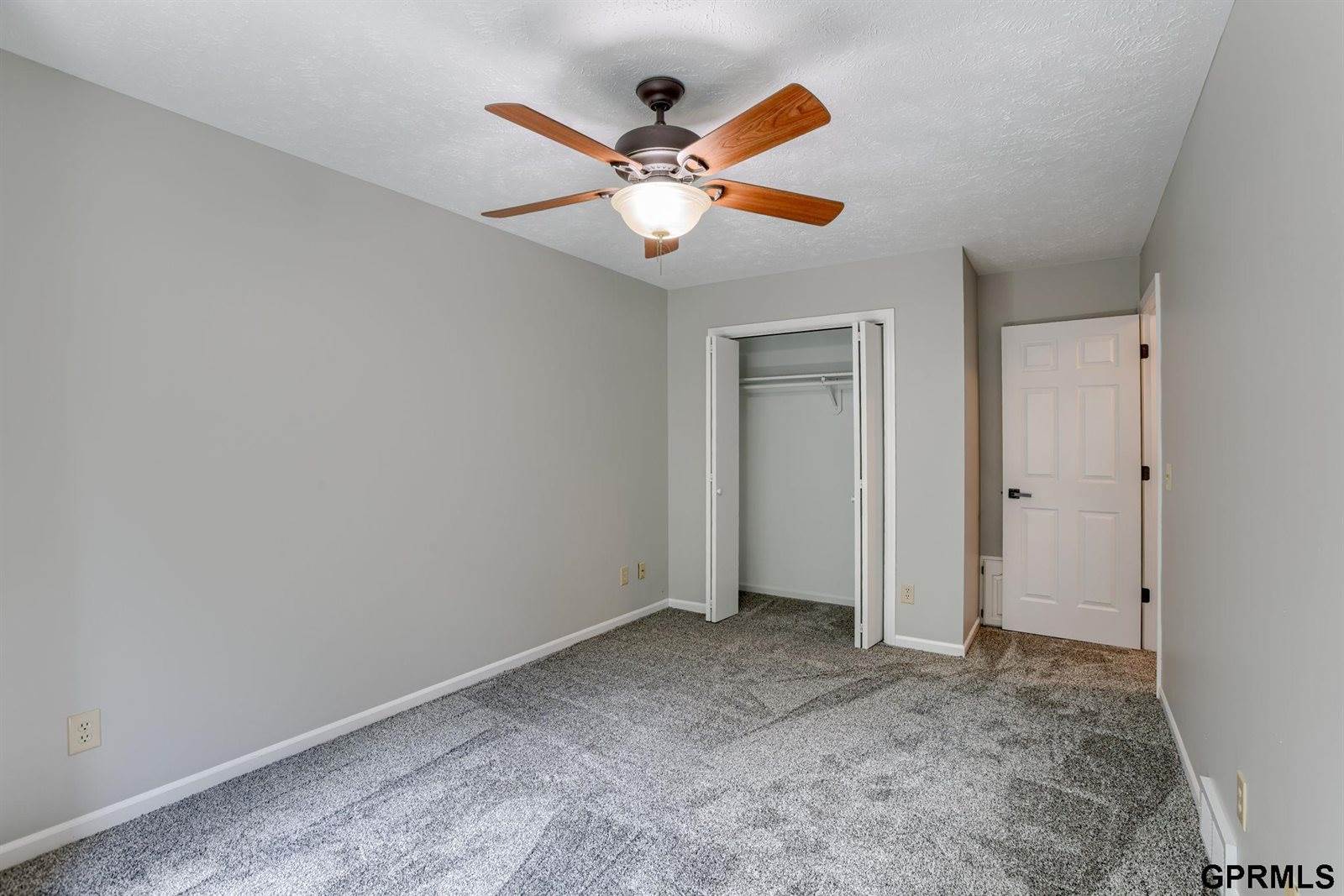 15747 Charles Street, Omaha, NE 68118