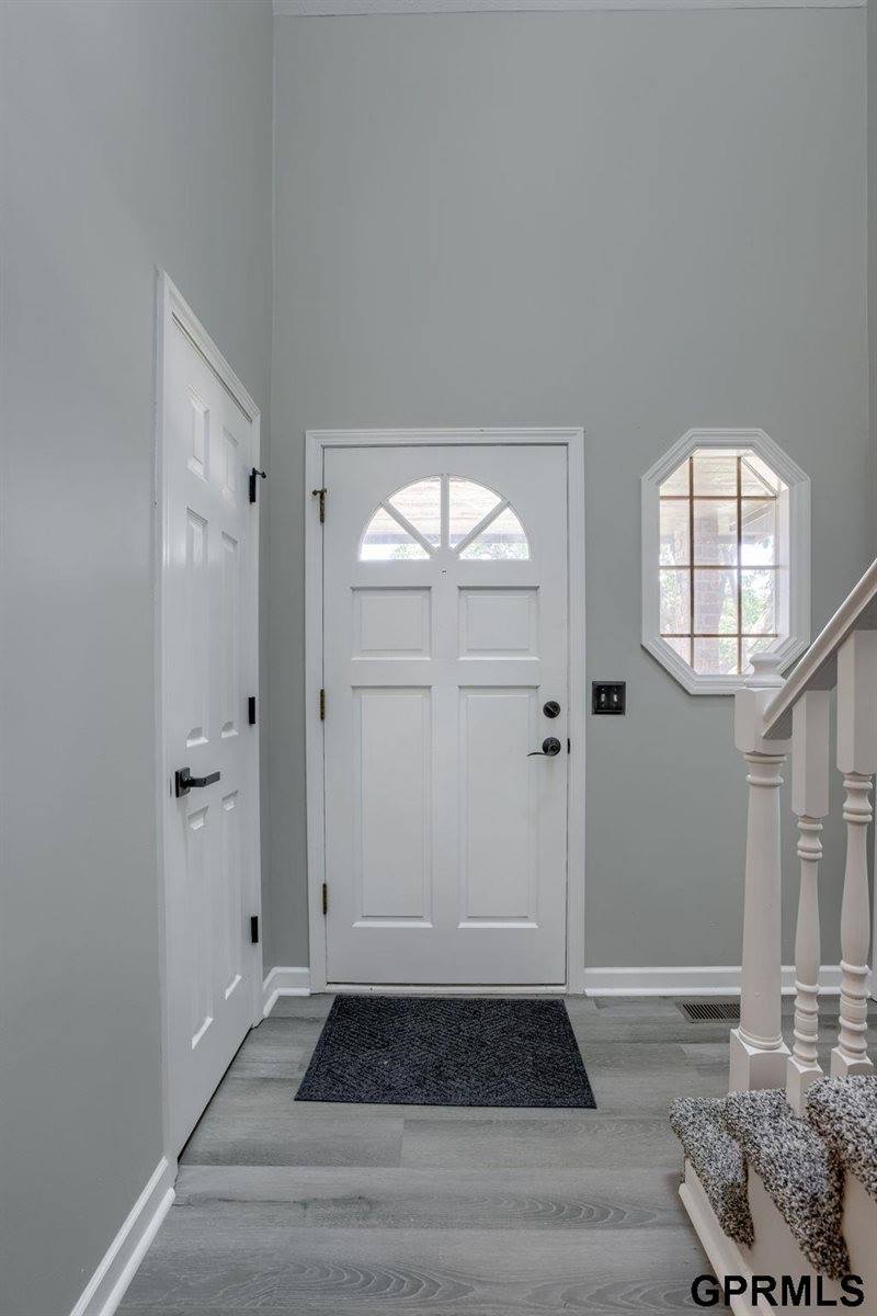 15747 Charles Street, Omaha, NE 68118