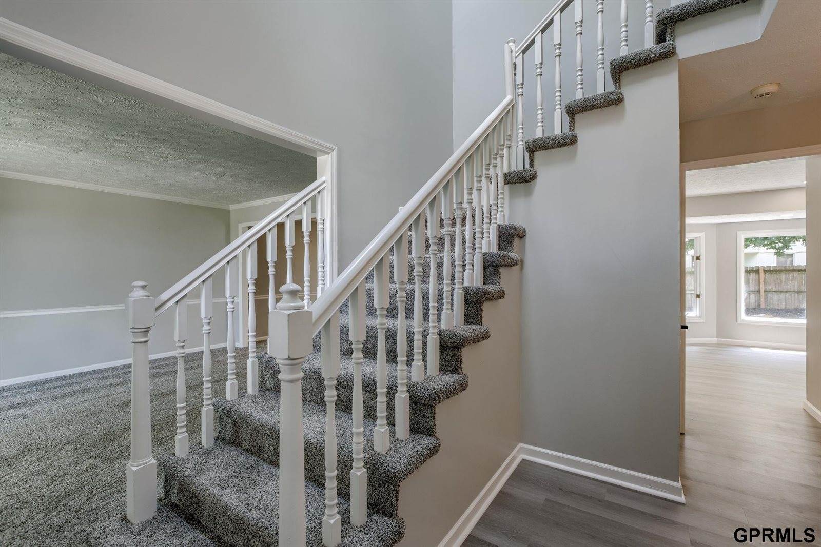 15747 Charles Street, Omaha, NE 68118