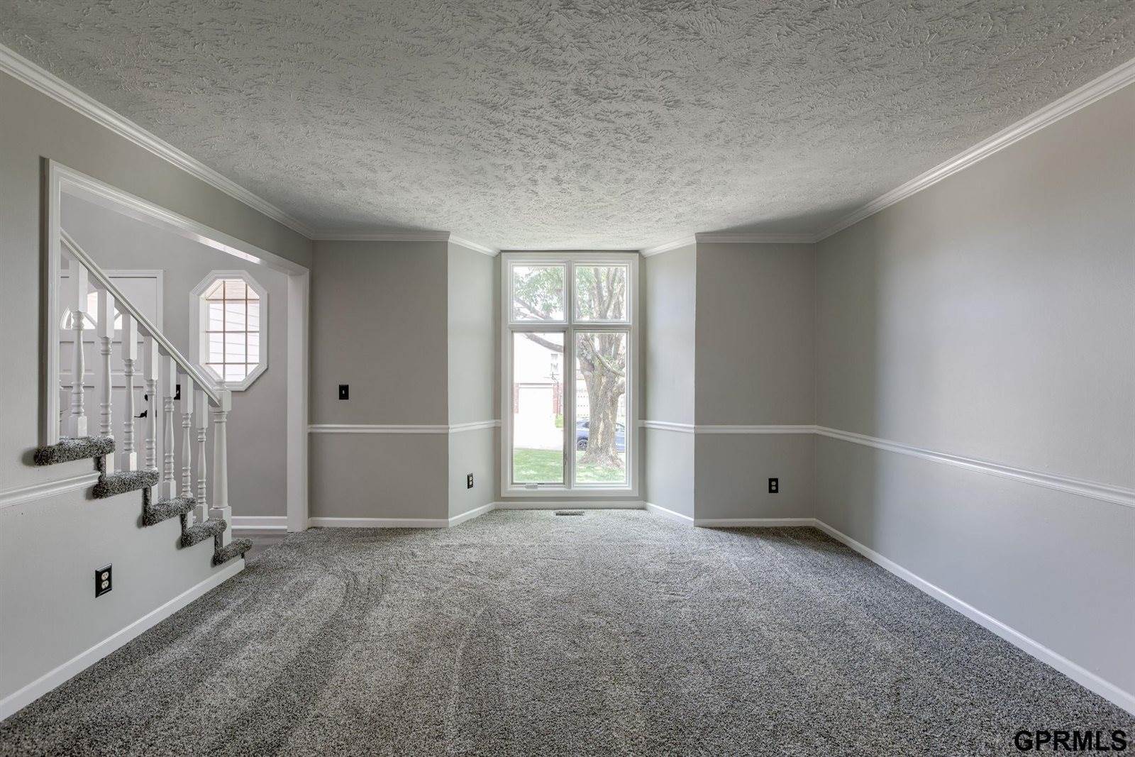 15747 Charles Street, Omaha, NE 68118