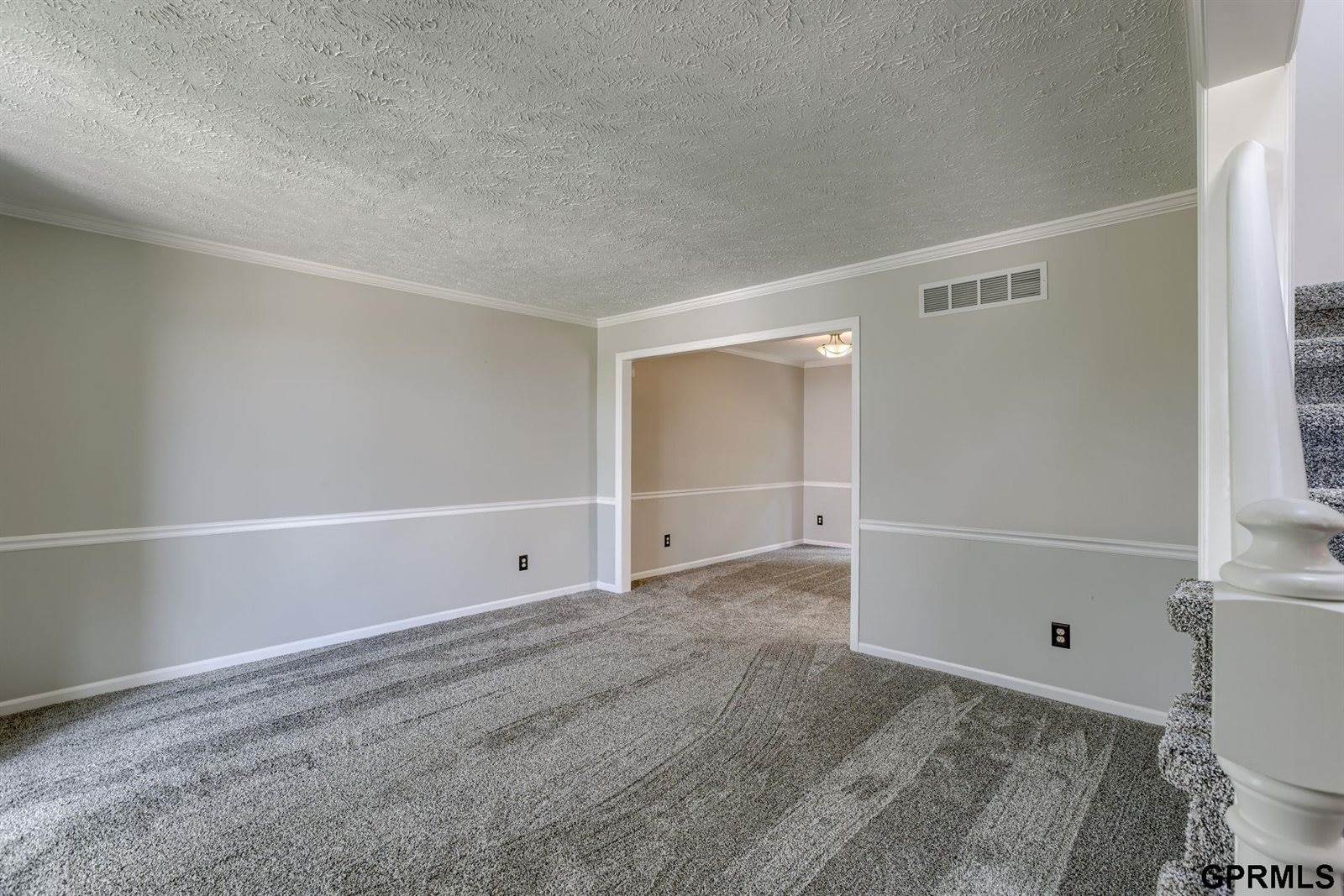 15747 Charles Street, Omaha, NE 68118