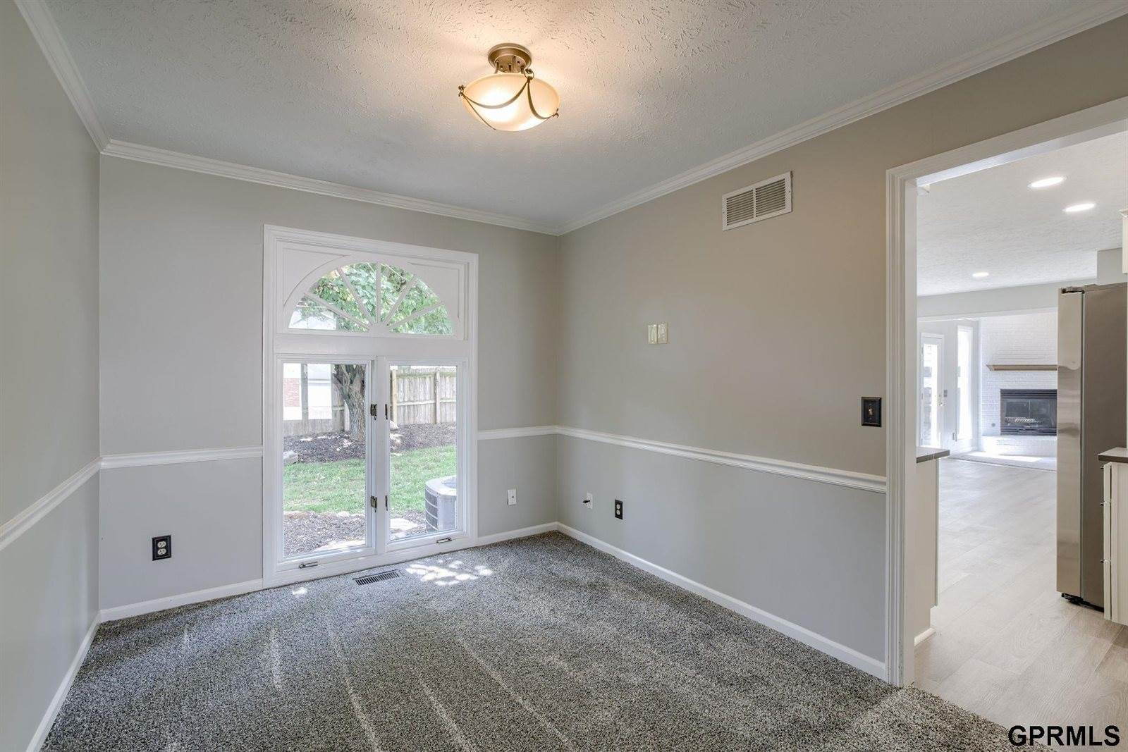 15747 Charles Street, Omaha, NE 68118