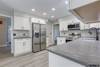 15747 Charles Street, Omaha, NE 68118