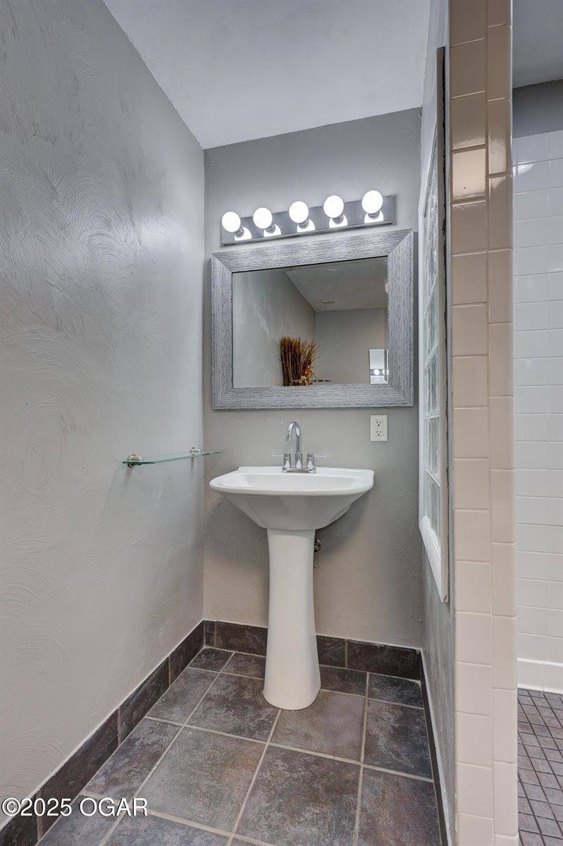 723 South Highland Avenue, Joplin, MO 64801