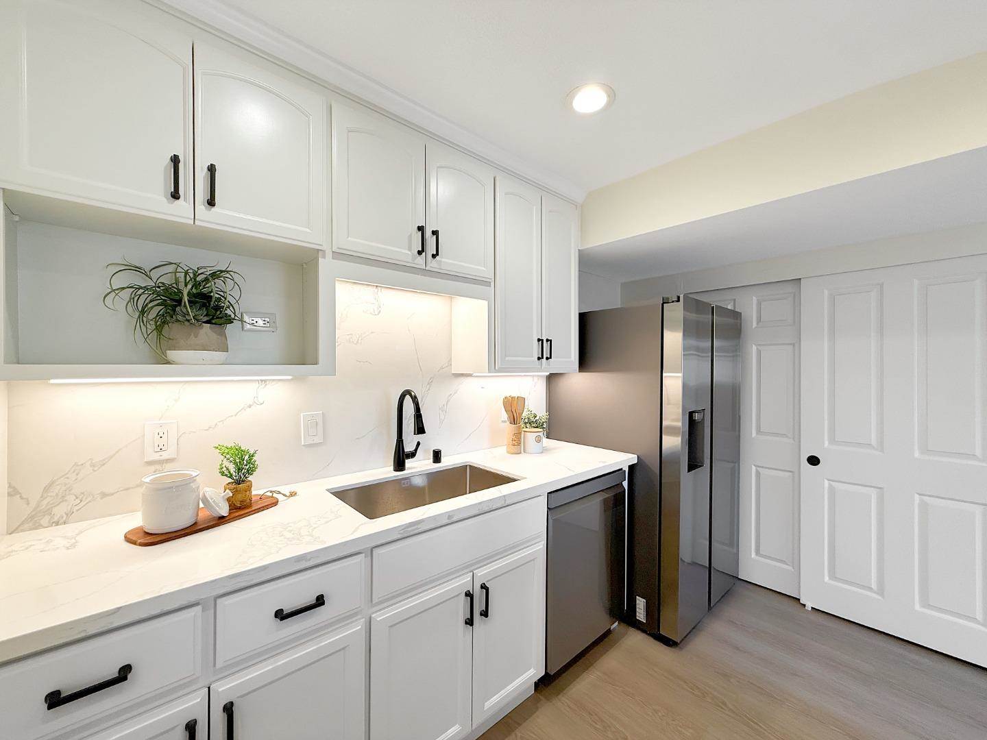 125 Connemara WAY 98, Sunnyvale, CA 94087