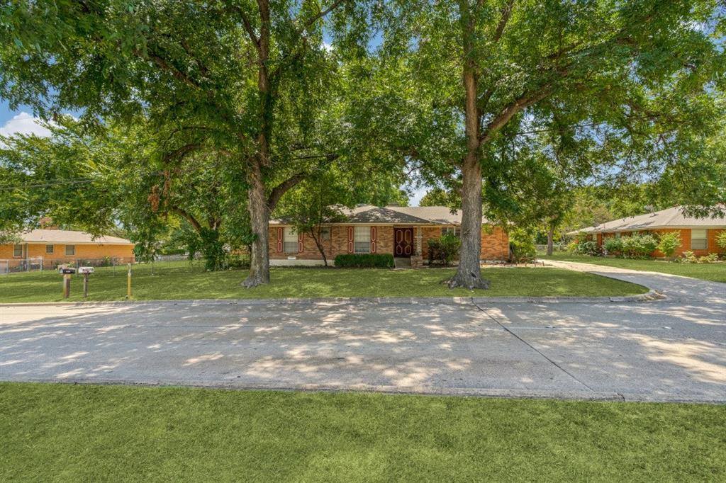 328 East Pleasant Run Road, DeSoto, TX 75115