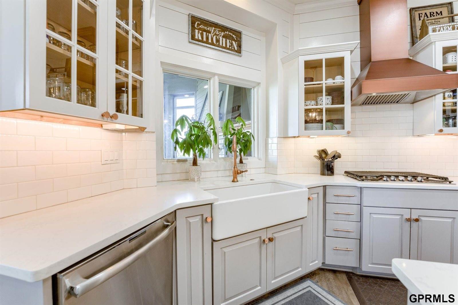 12261 Bobwhite Road, Gretna, NE 68028