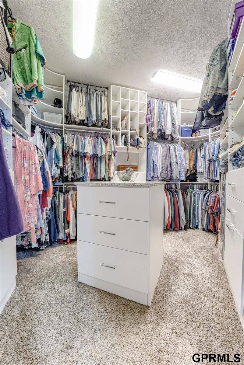 12261 Bobwhite Road, Gretna, NE 68028