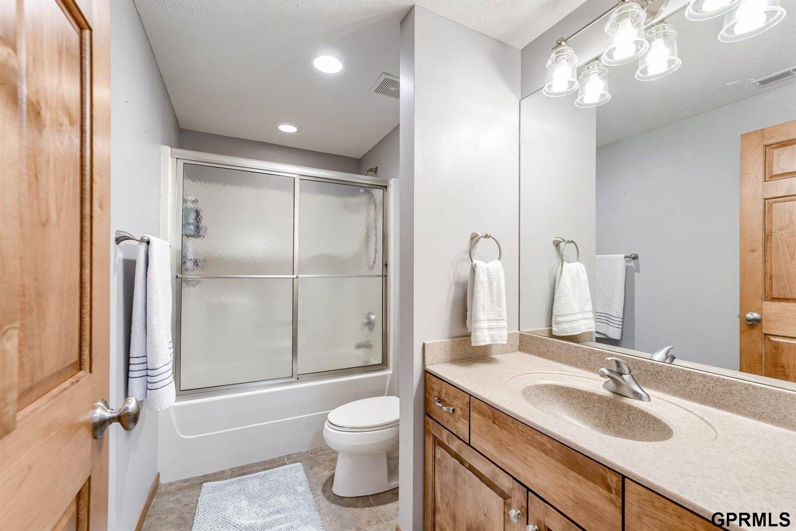 12261 Bobwhite Road, Gretna, NE 68028