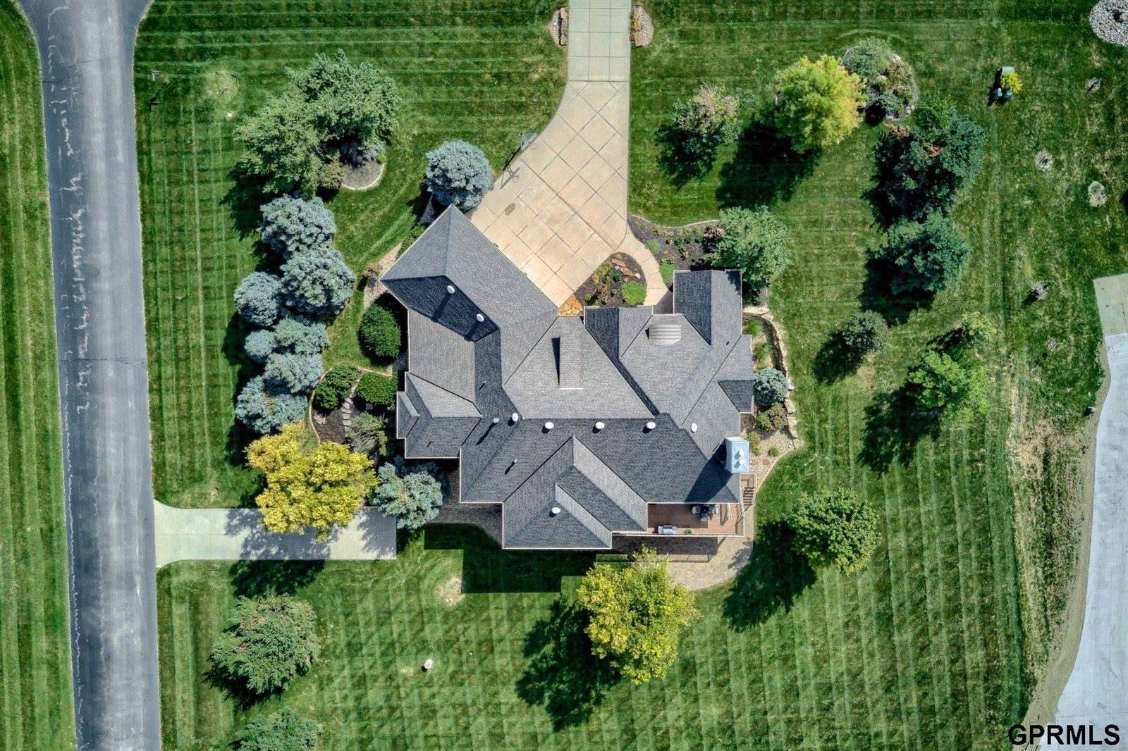 12261 Bobwhite Road, Gretna, NE 68028