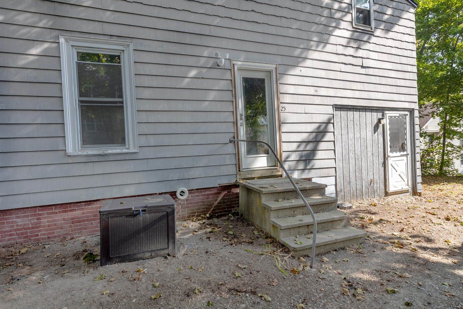 25 Winter Street, Bangor, ME 04401