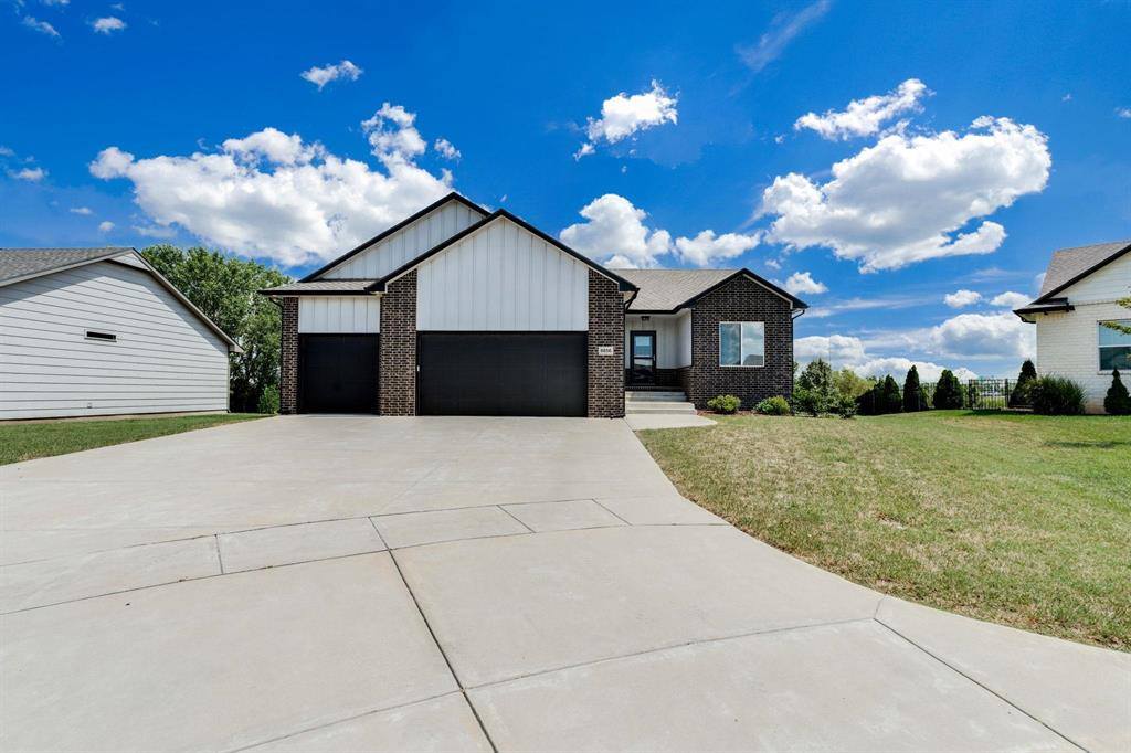 8856 N Saddlebrook Ct, Park City, KS 67219