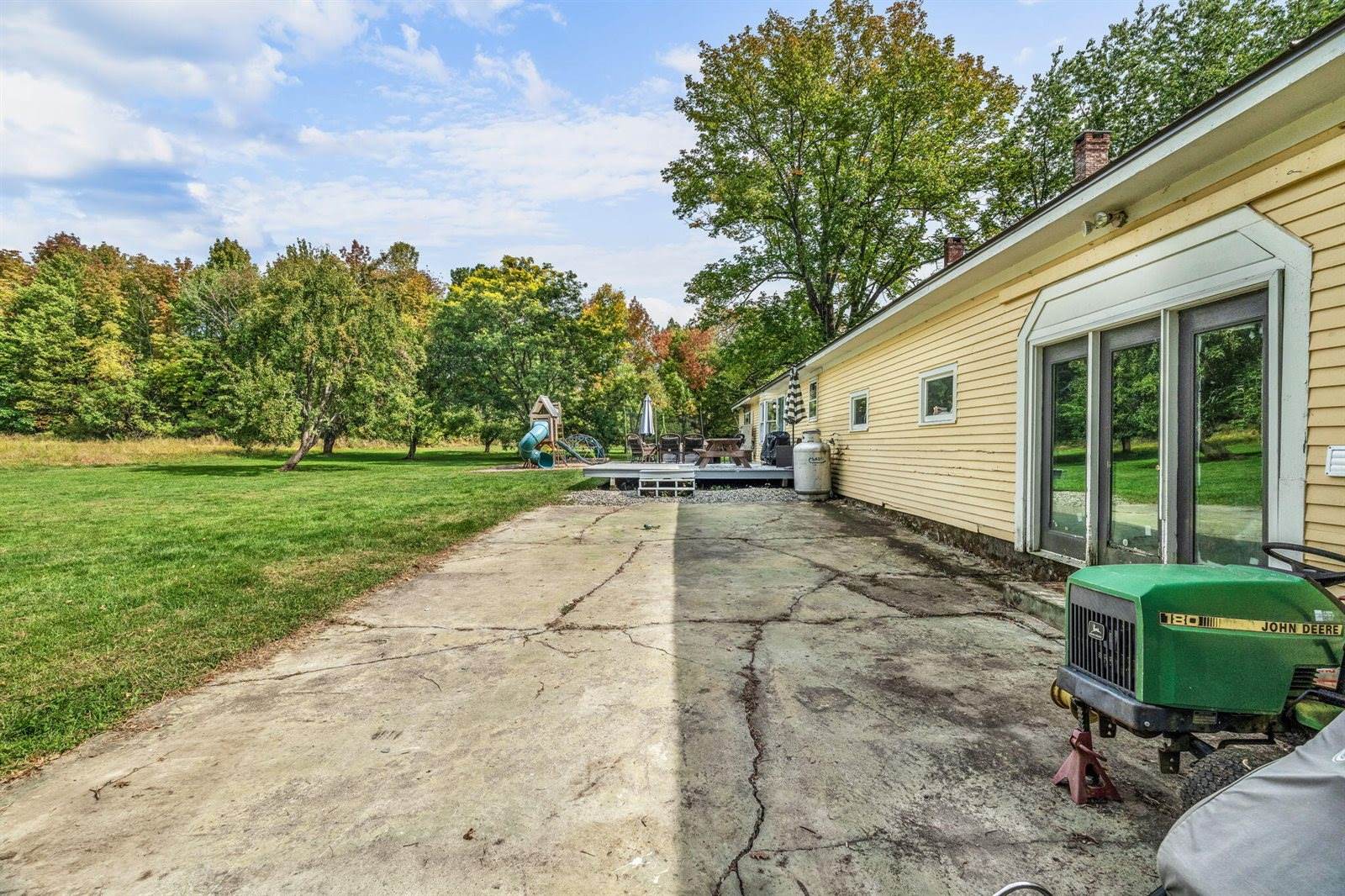 156 Old Bangor Road, Newport, ME 04953