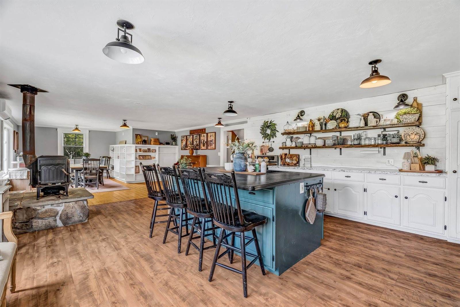 156 Old Bangor Road, Newport, ME 04953