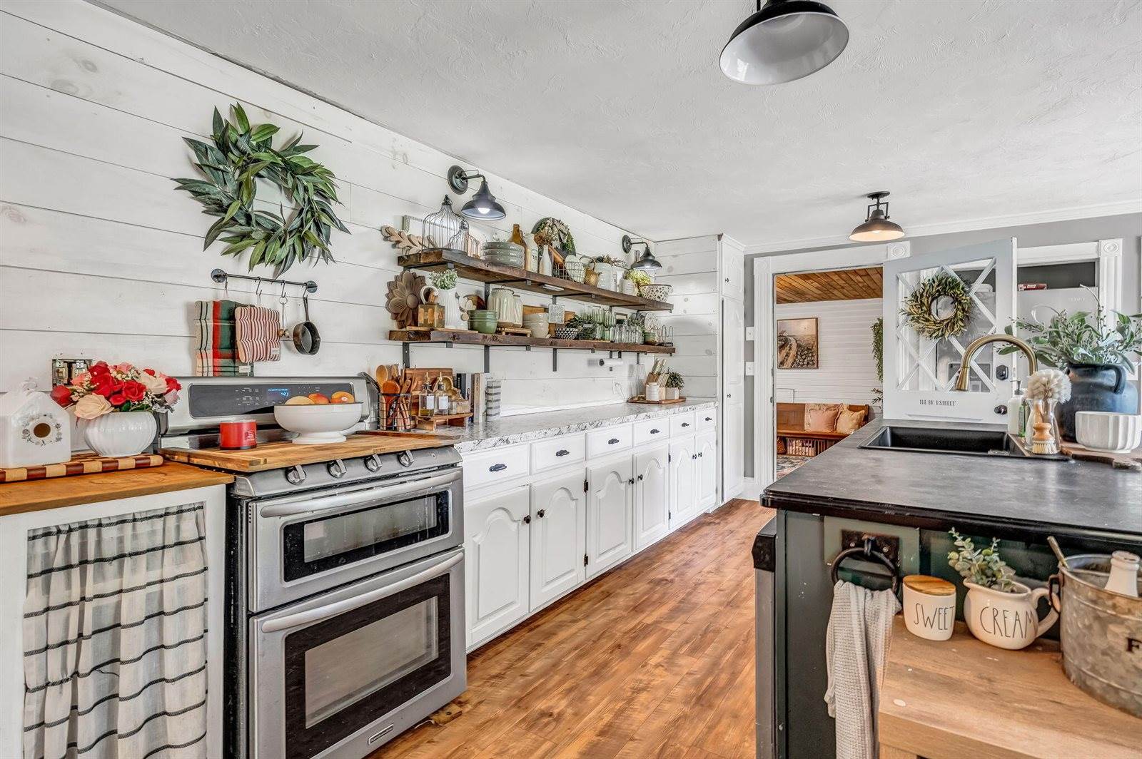 156 Old Bangor Road, Newport, ME 04953