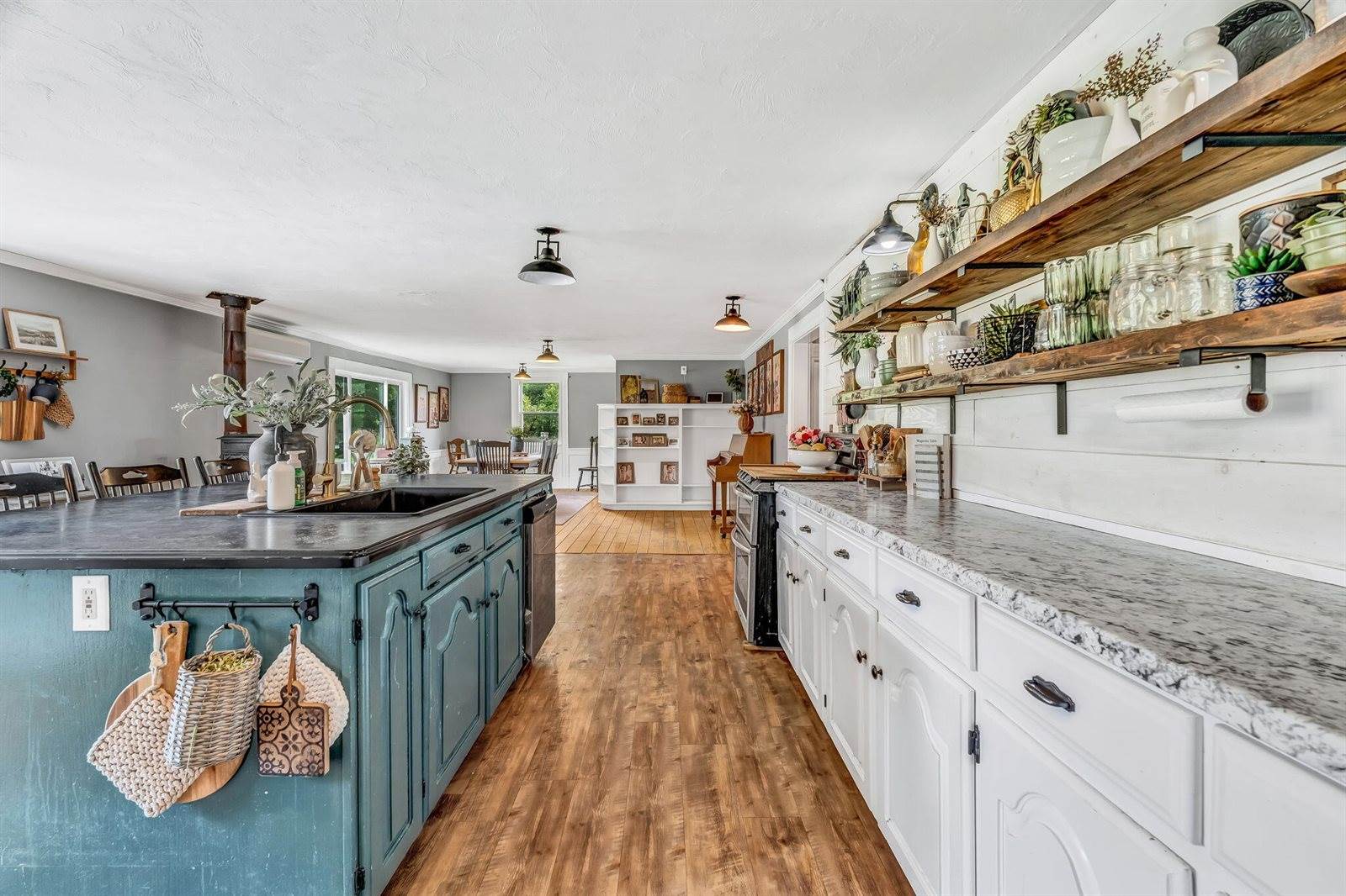 156 Old Bangor Road, Newport, ME 04953