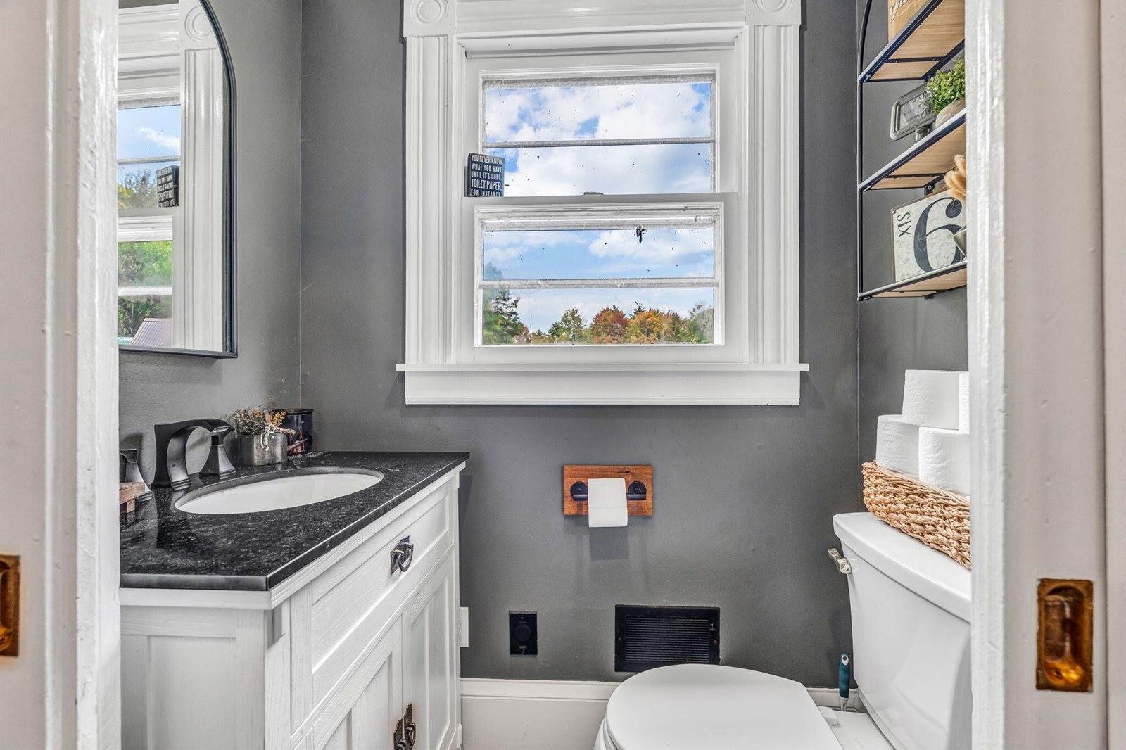 156 Old Bangor Road, Newport, ME 04953