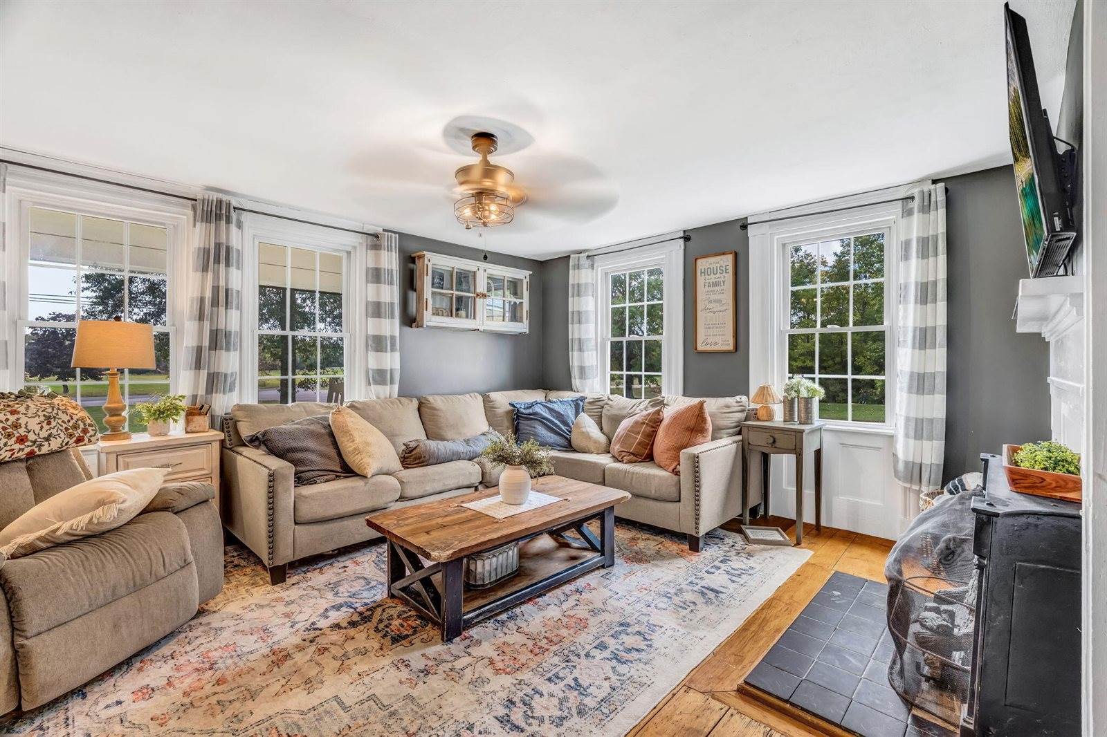 156 Old Bangor Road, Newport, ME 04953