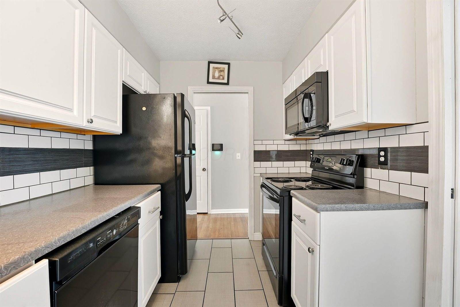 5366 Yorkshire Village Lane, Columbus, OH 43232