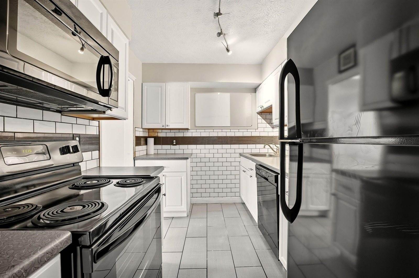 5366 Yorkshire Village Lane, Columbus, OH 43232