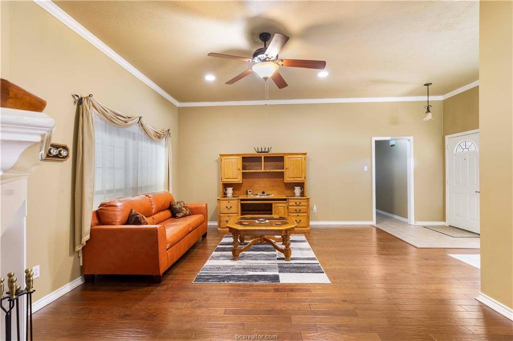 709 Aster Drive, College Station, TX 77845